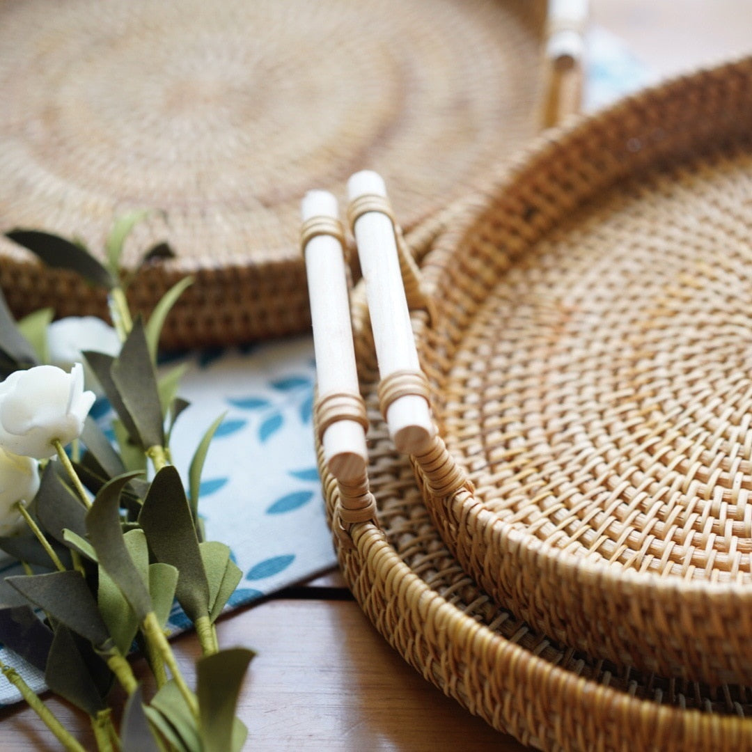 Round Rattan Wicker Fruit Tray with Wooden Handle - Versatile Food and Bread Serving Basket for Home Storage